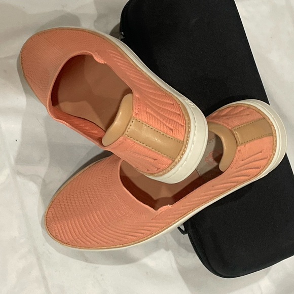 UGG Coral Knit Slip-On Sneakers looks New perfect condition - Picture 2 of 7